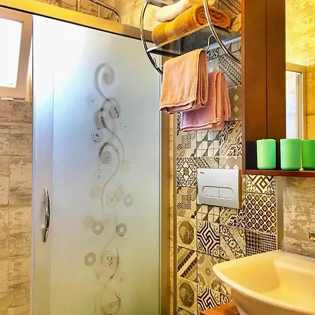 Viola (adults Only) Alacati